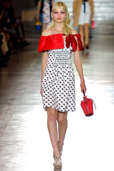 Look 25